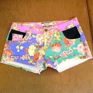 Hot Kiss sz 5 multicolored Shorts